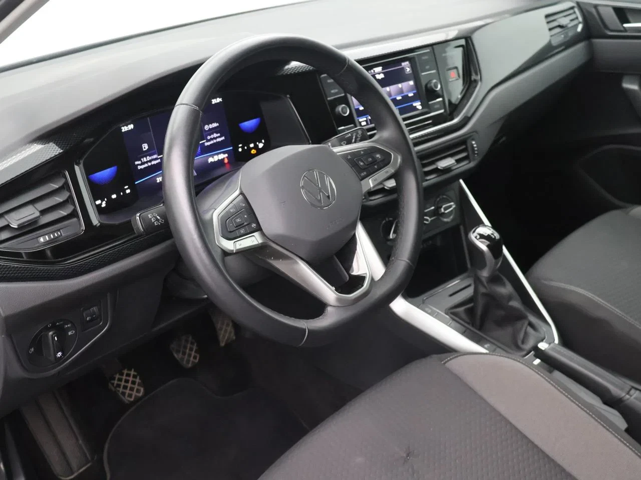 Volkswagen-Polo-image-6
