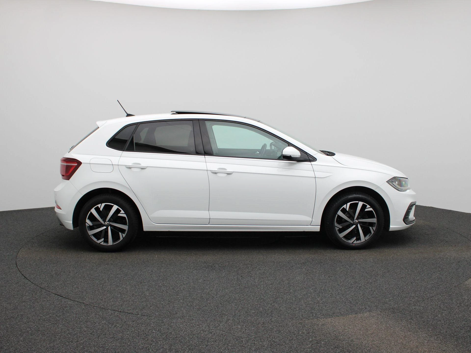 Volkswagen-Polo-image-5
