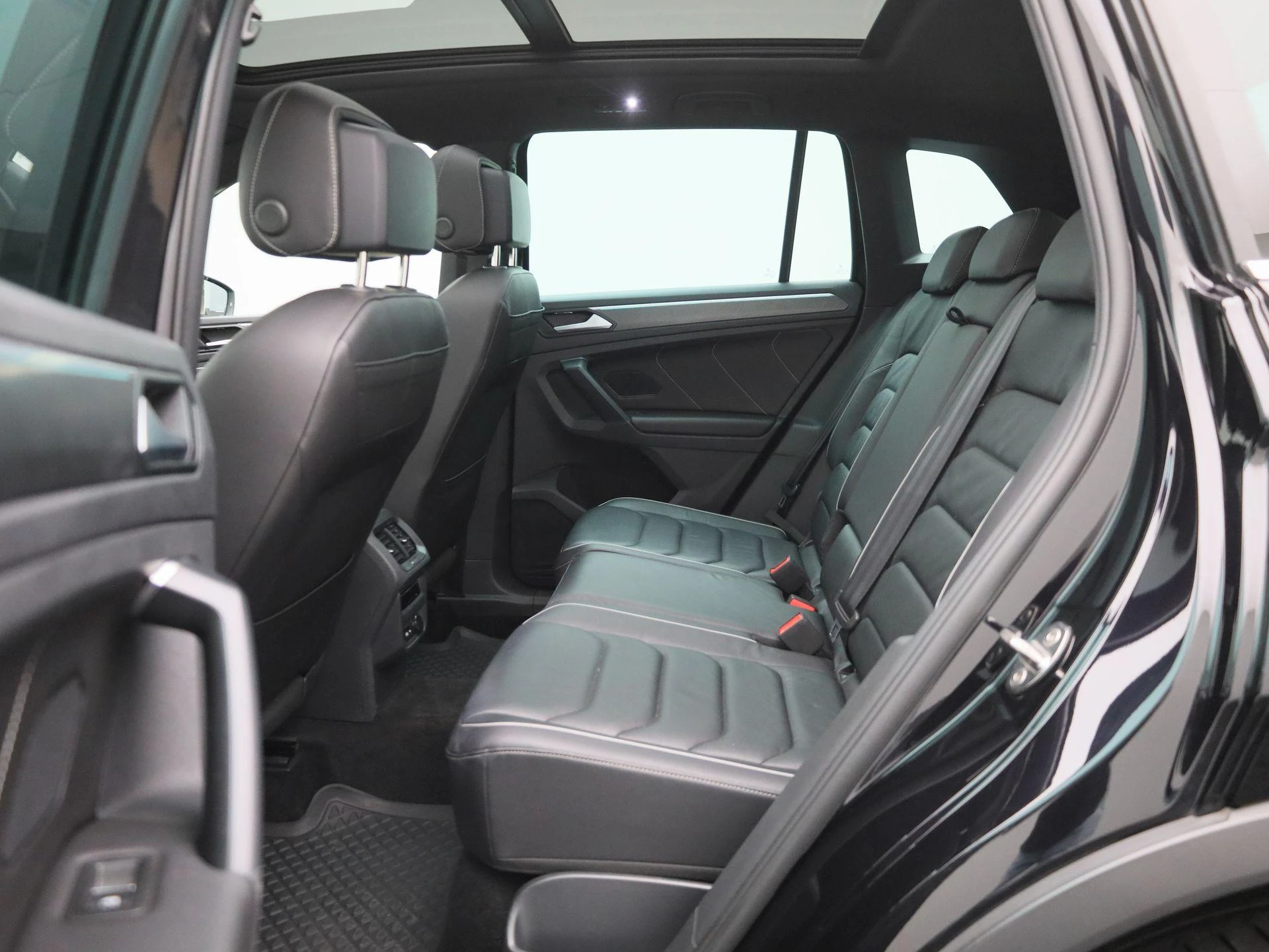Volkswagen-Tiguan-image-11