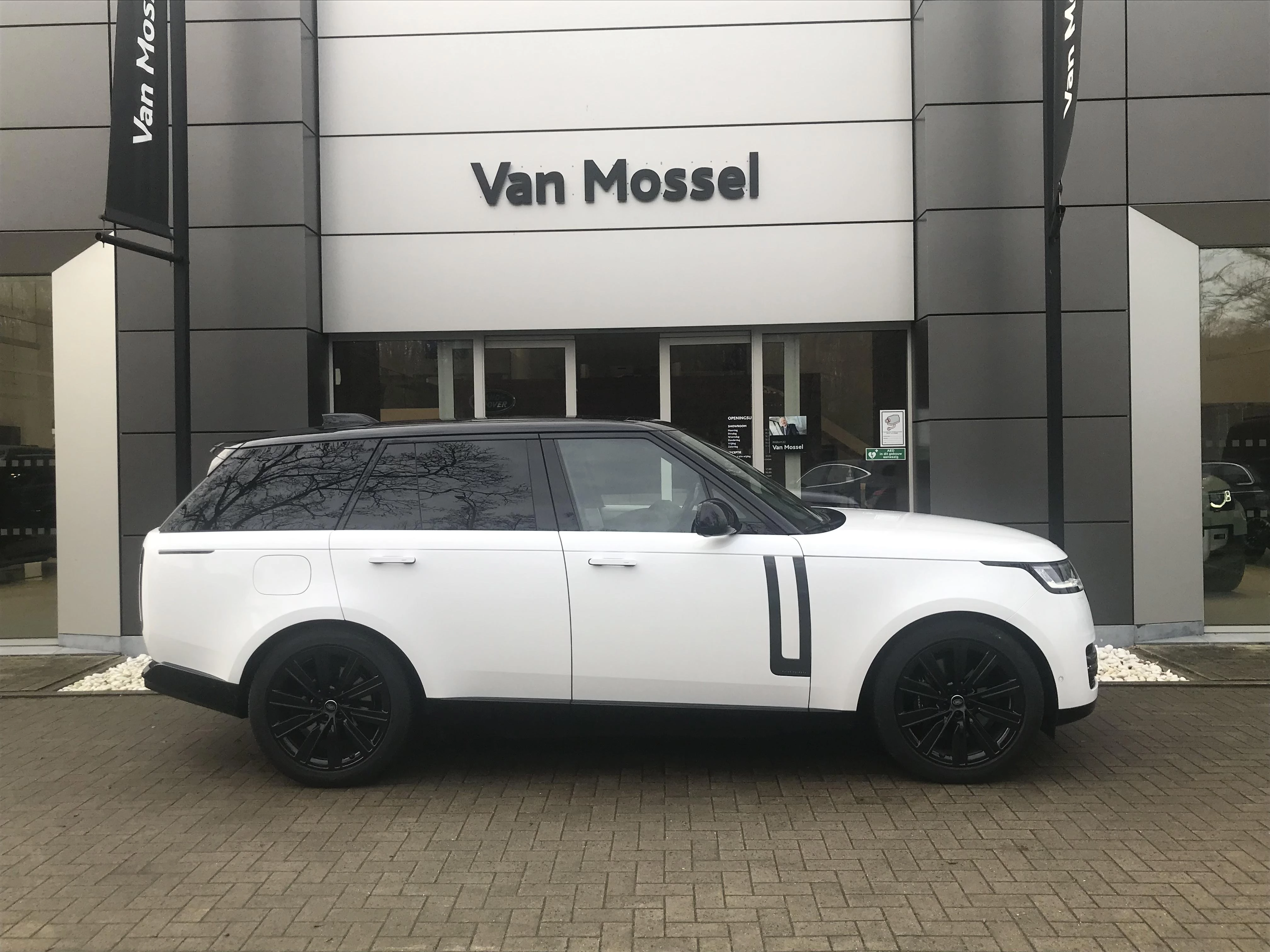 Land Rover-Range Rover-image-5