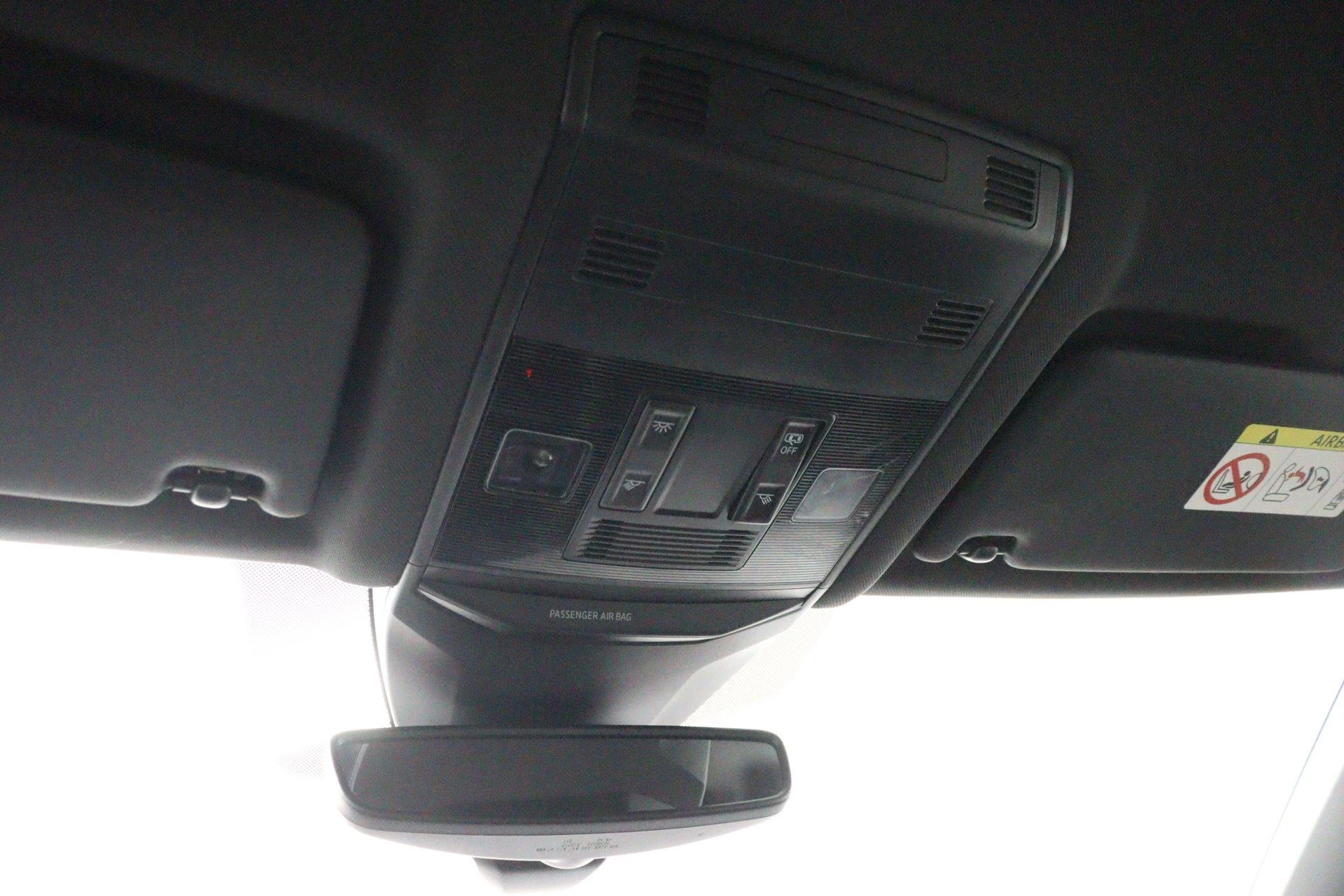 Volkswagen-T-Roc-image-25