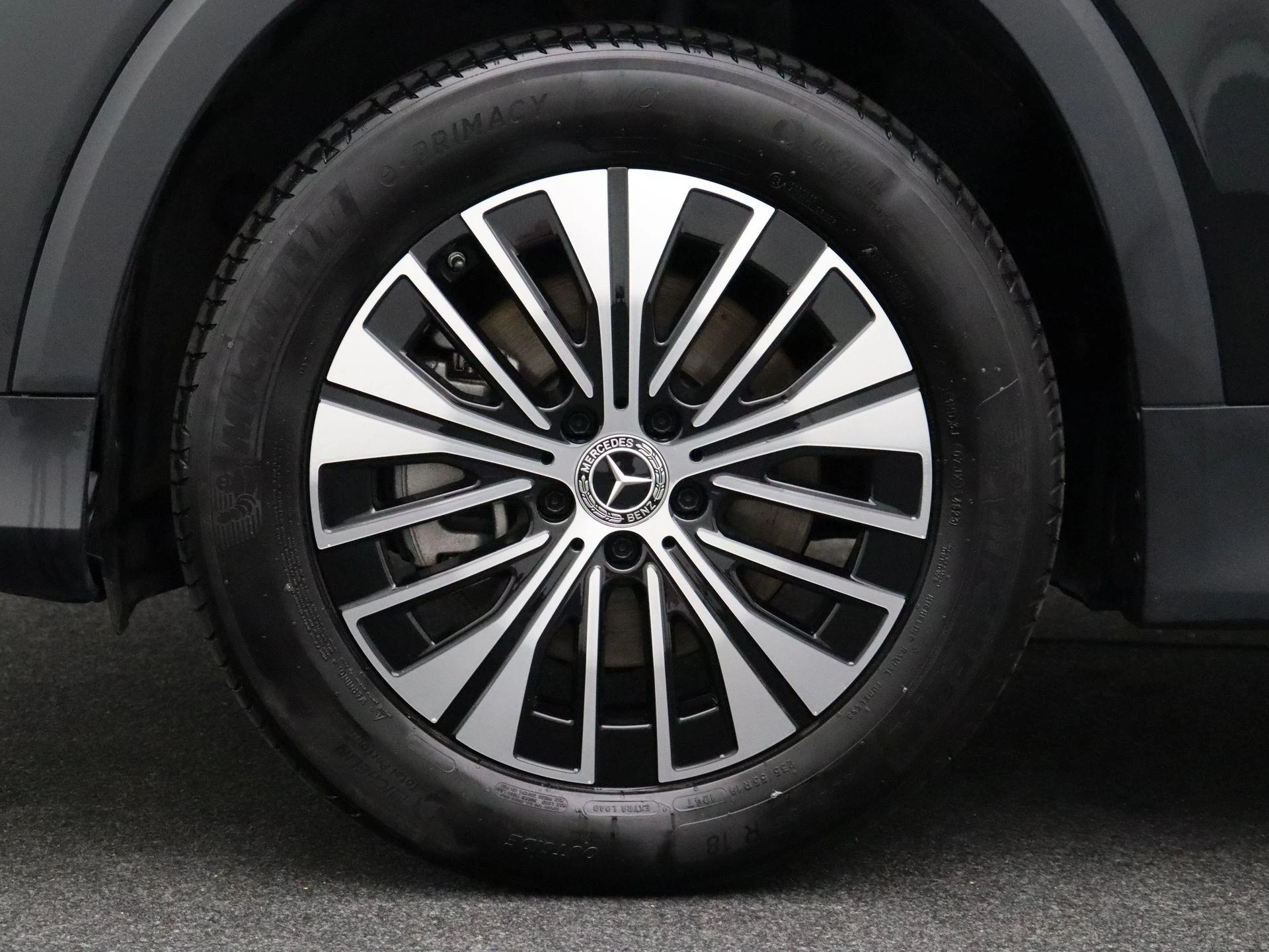 Mercedes-Benz-EQB-image-6
