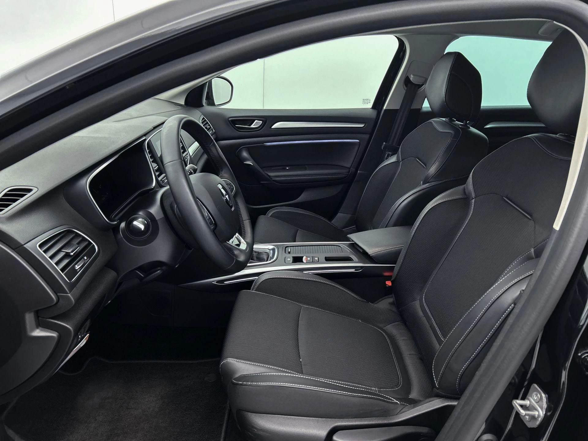 Renault-Mégane Estate-image-9