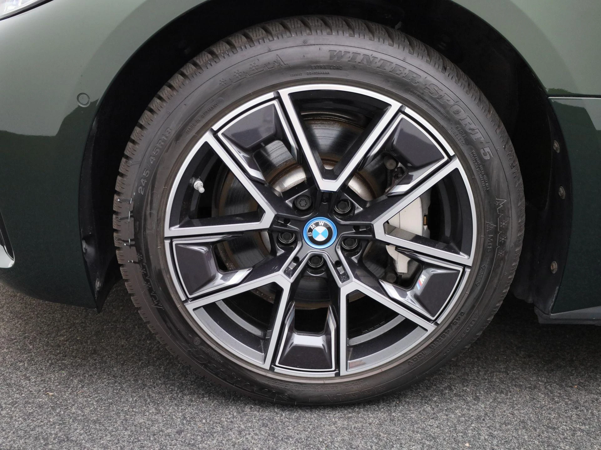 BMW-i4-image-14