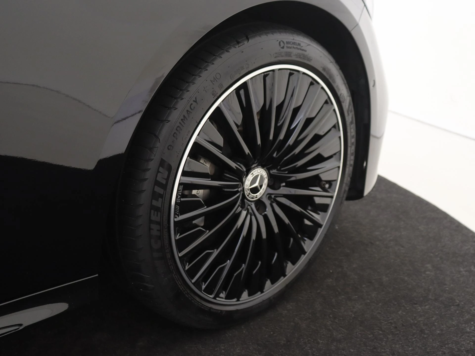 Mercedes-Benz-E-Klasse-image-32