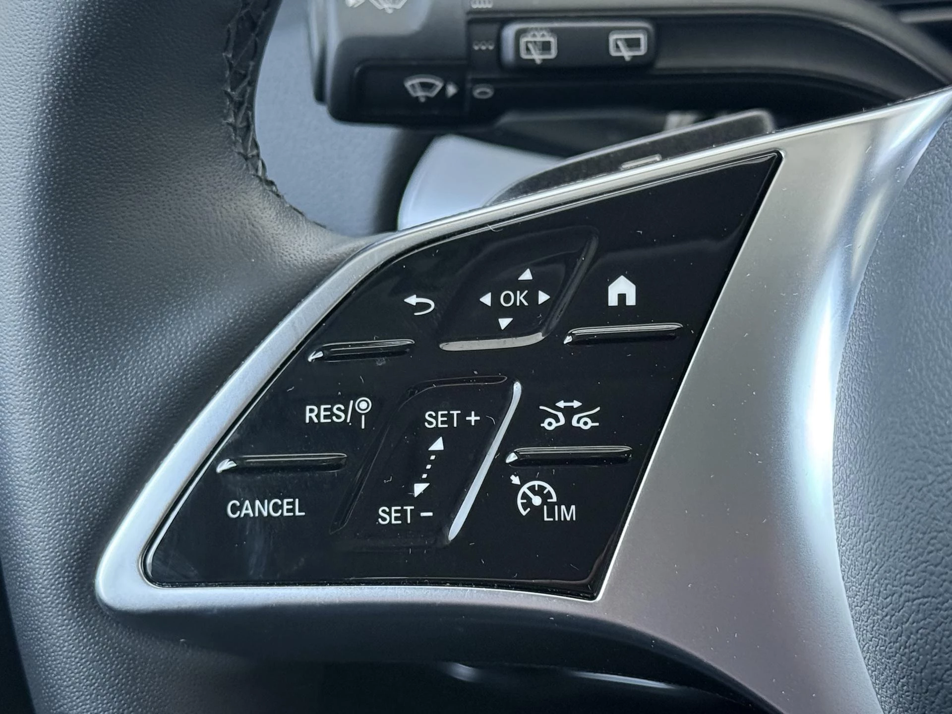 Mercedes-Benz-GLA-image-12