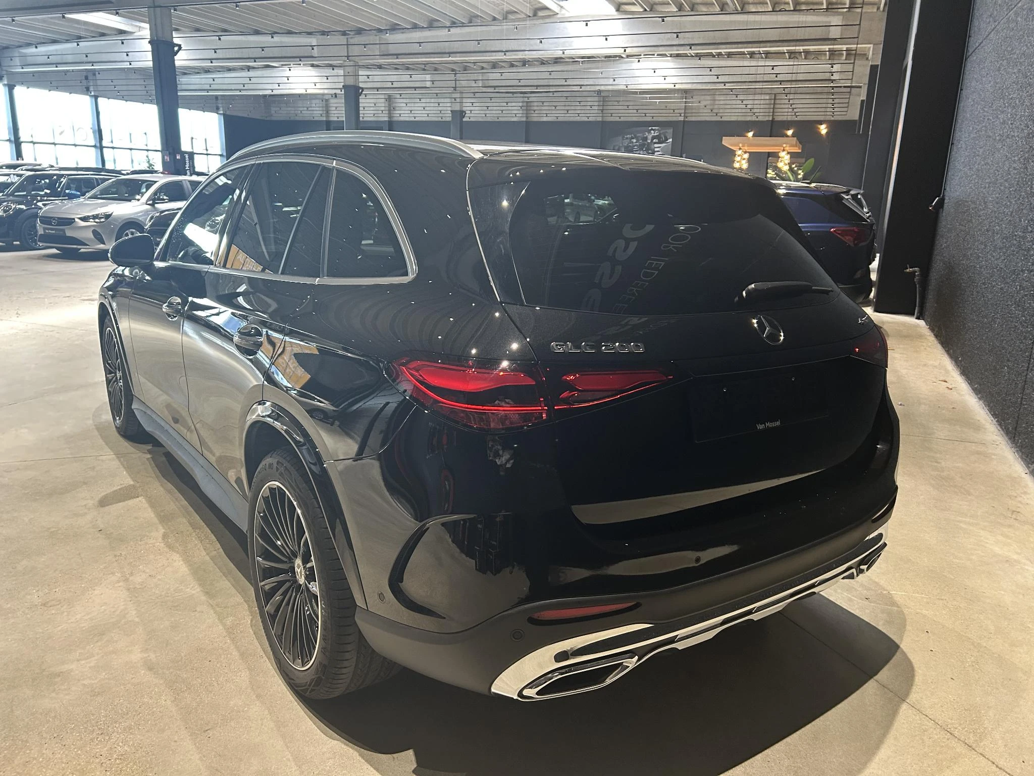 Mercedes-Benz-GLC-image-2