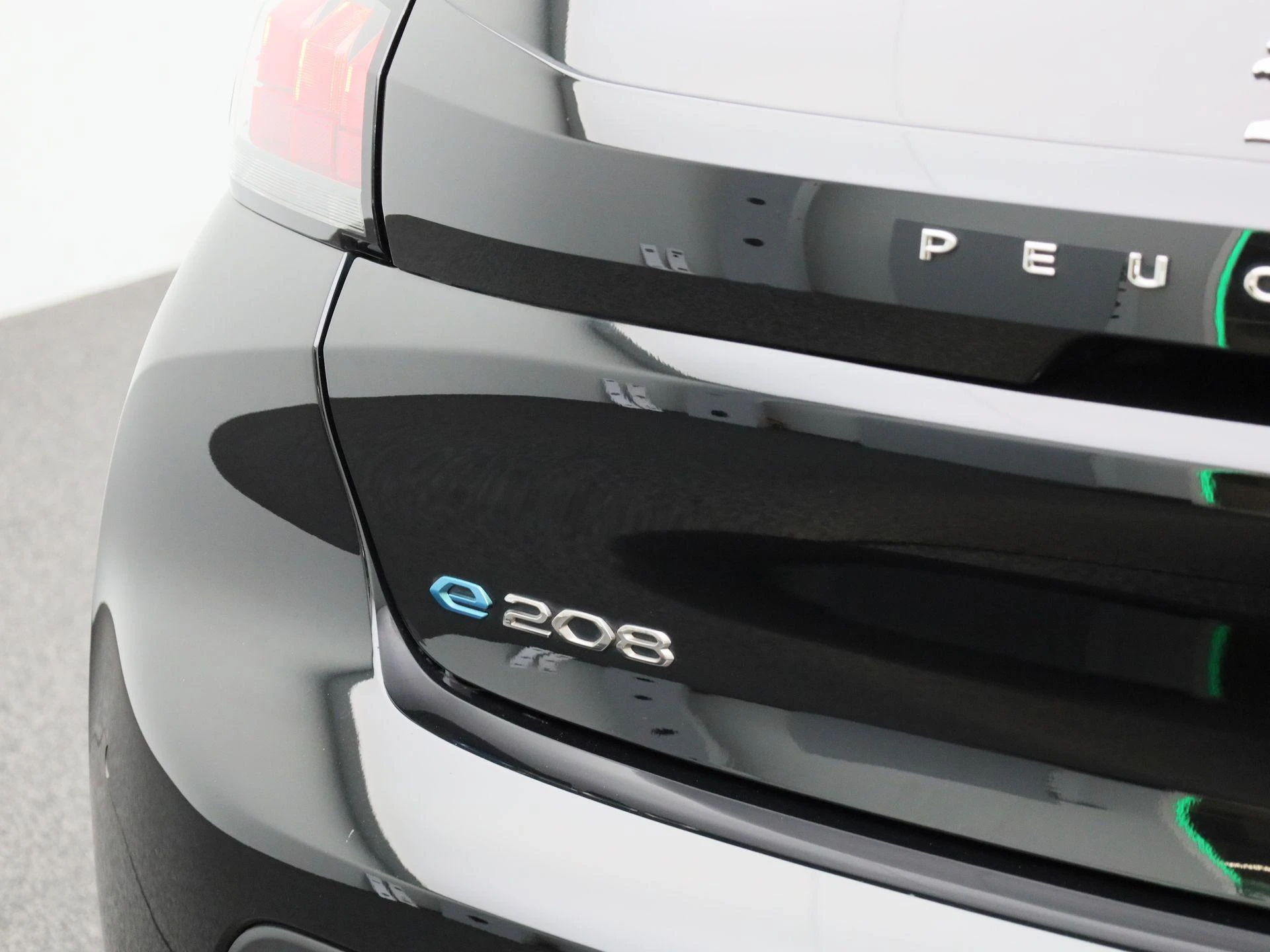 Peugeot-e-208-image-40