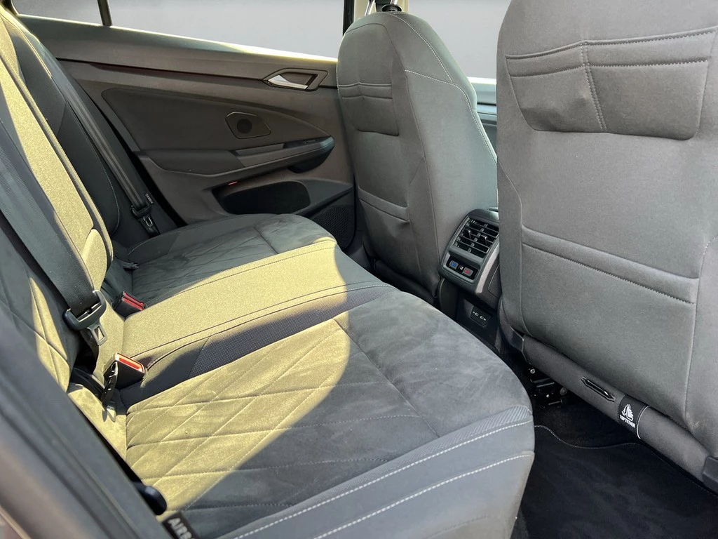 Volkswagen-Golf-image-11