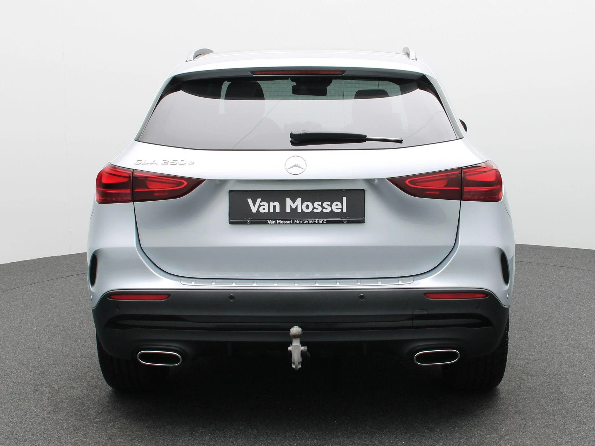 Mercedes-Benz-GLA-image-4