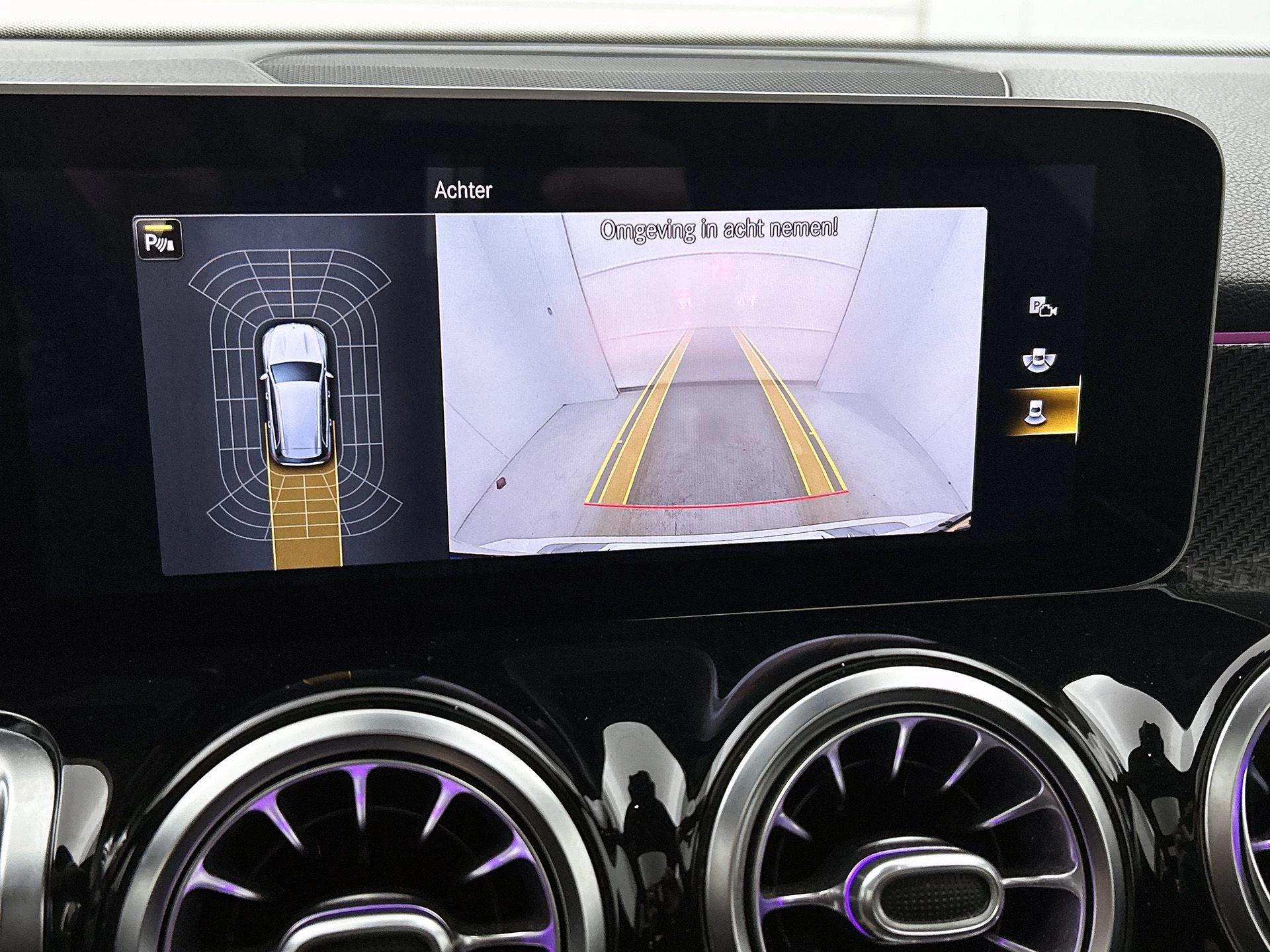 Mercedes-Benz-GLB-image-21