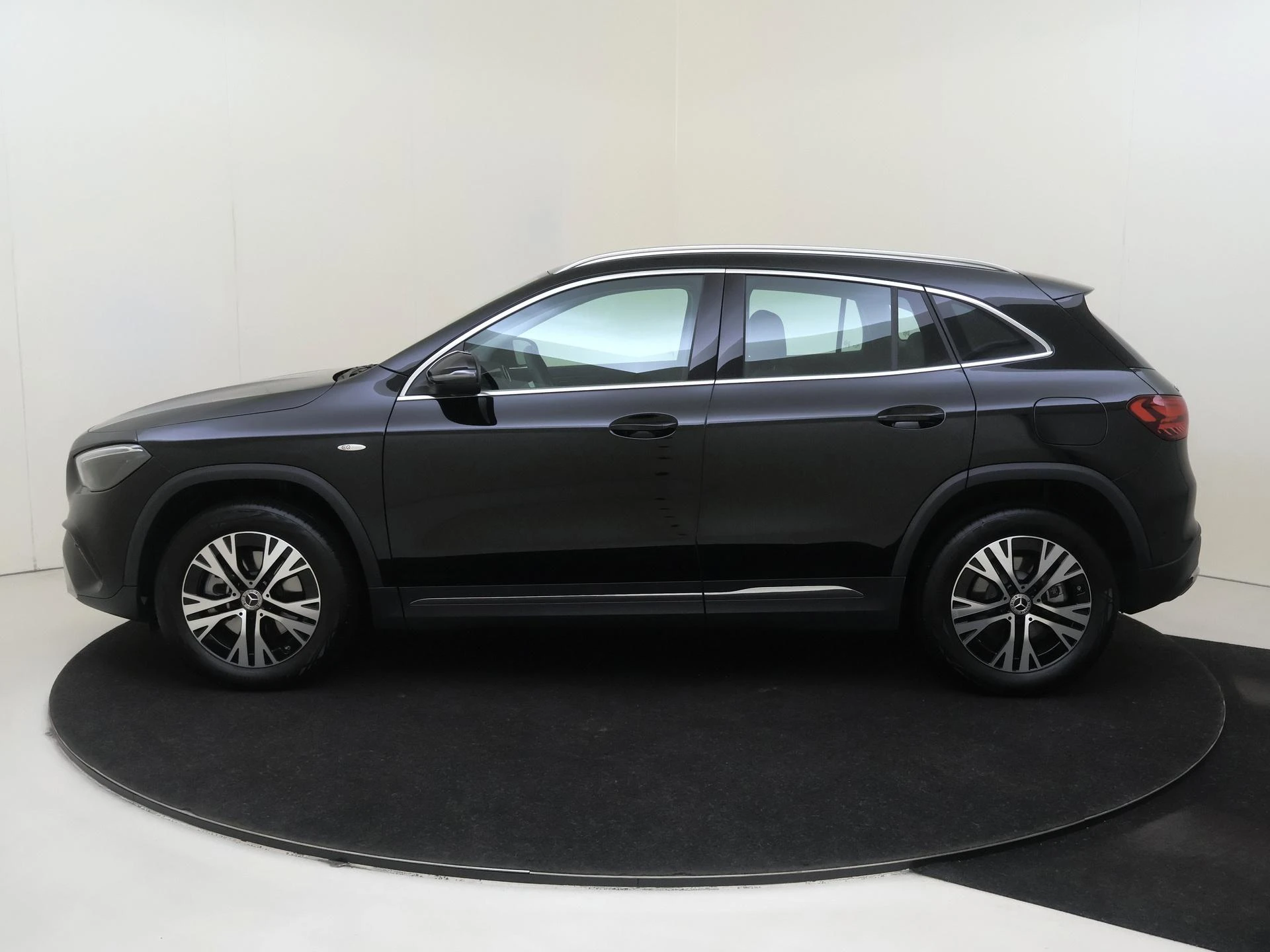 Mercedes-Benz-GLA-image-7