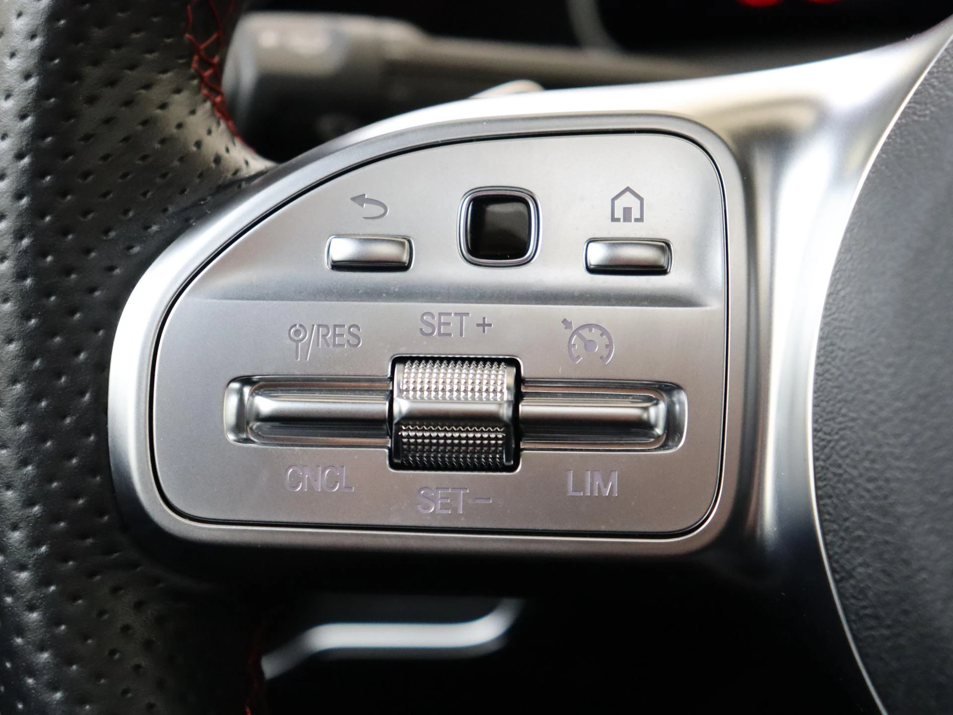 Mercedes-Benz-A-Klasse-image-11