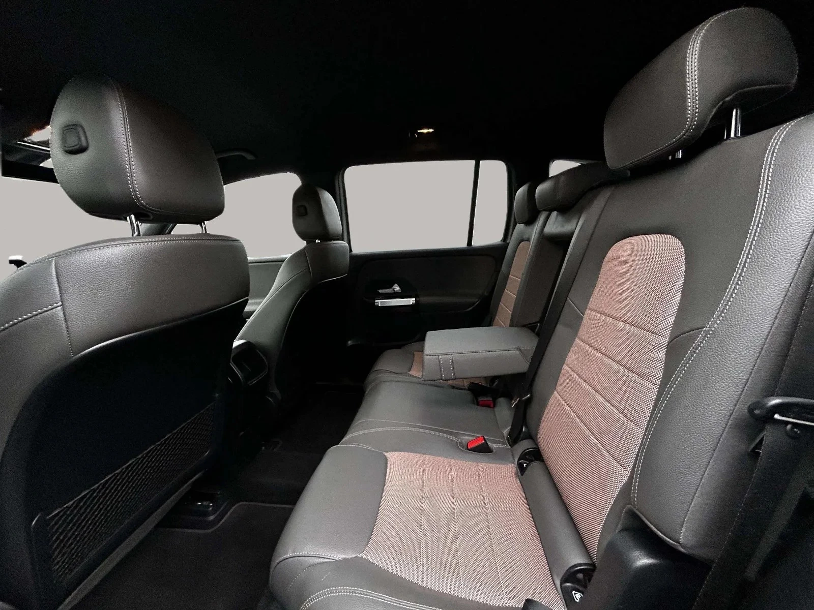 Mercedes-Benz-EQB-image-12