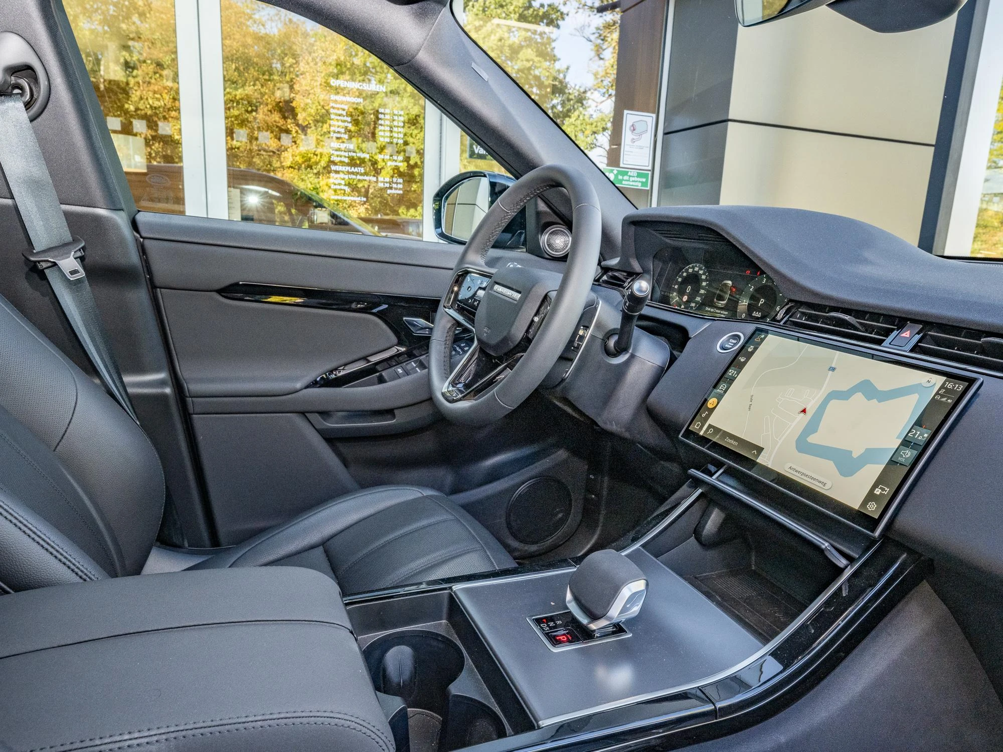 Land Rover-Range Rover Evoque-image-9
