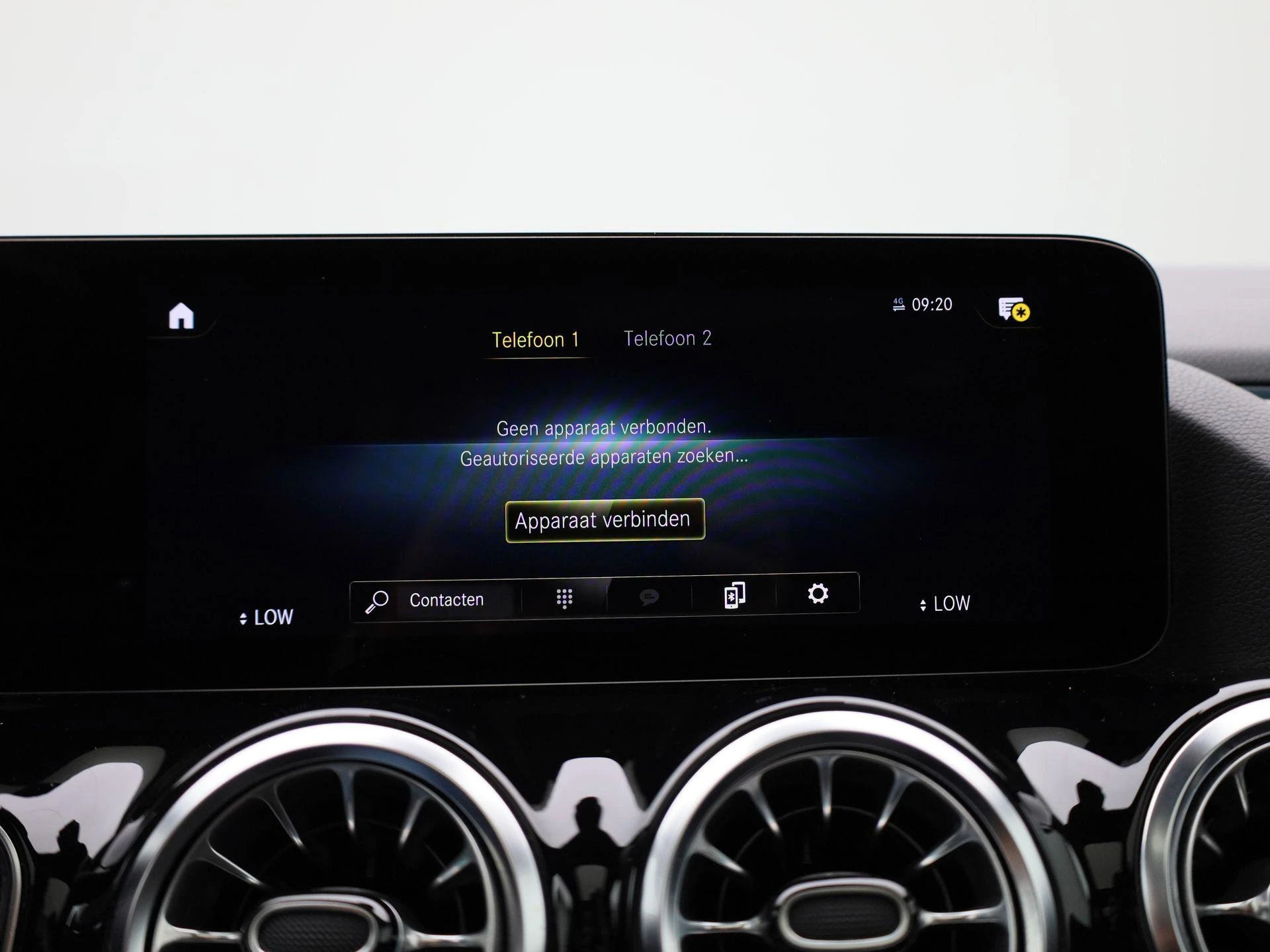 Mercedes-Benz-GLA-image-22