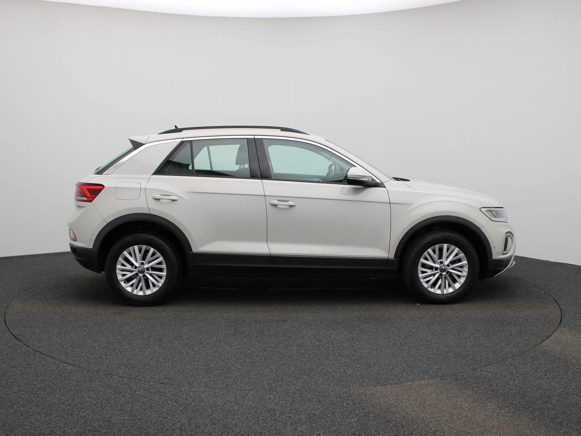 Volkswagen-T-Roc-image-5
