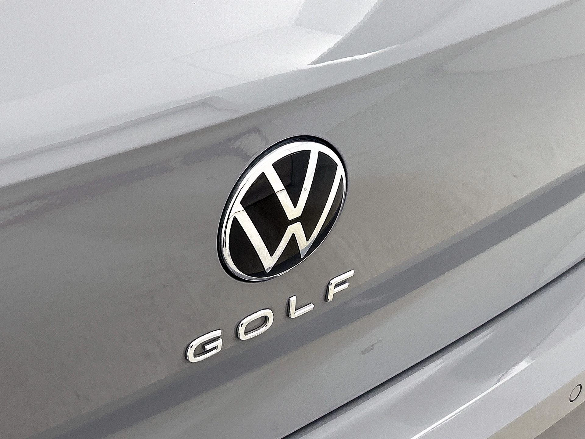 Volkswagen-Golf-image-27