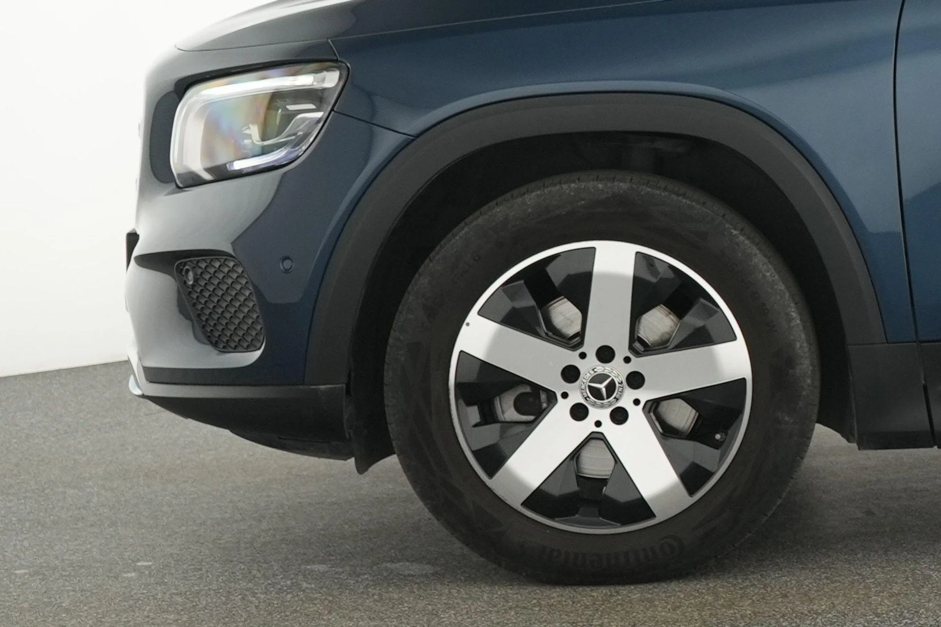 Mercedes-Benz-GLB-image-4