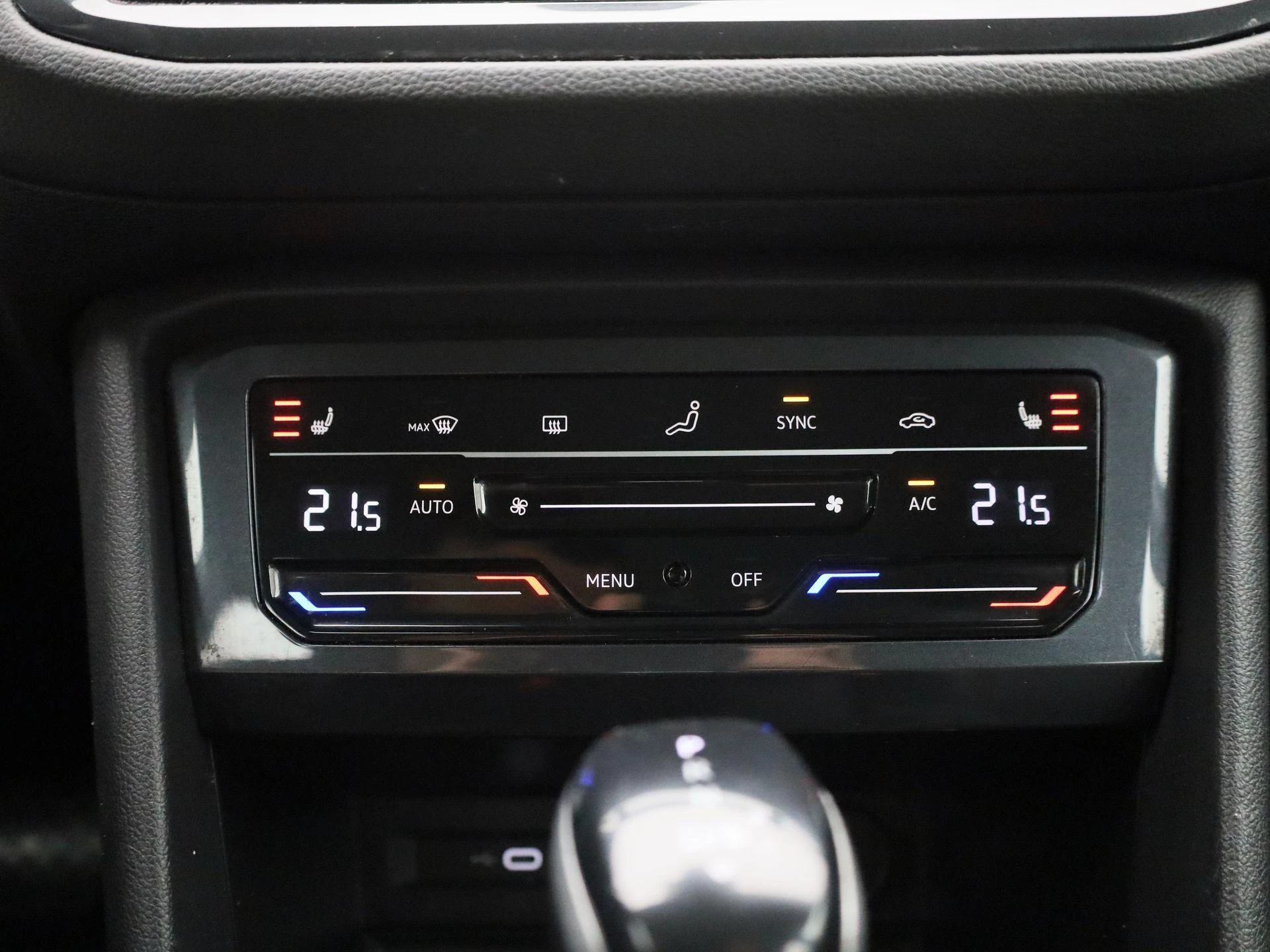 Volkswagen-Tiguan-image-17