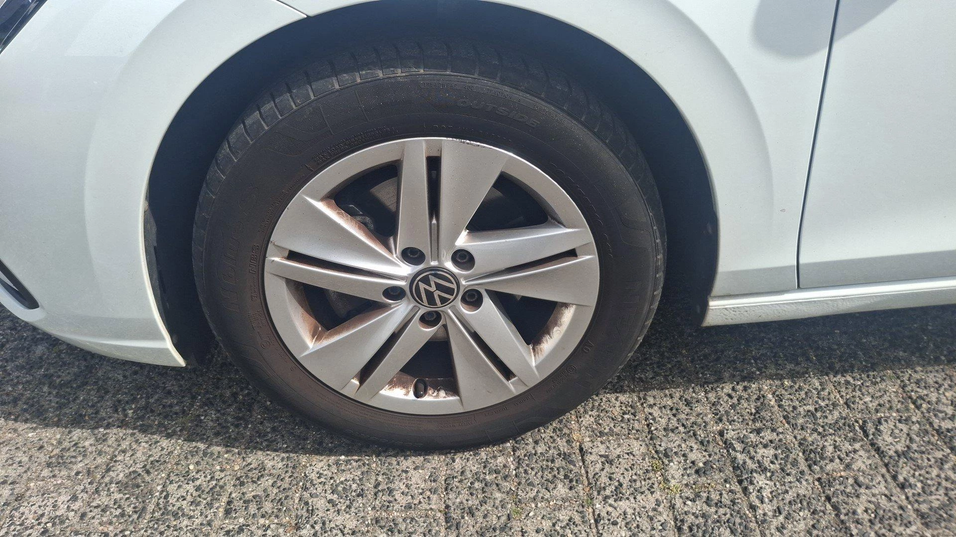 Volkswagen-Golf-image-10