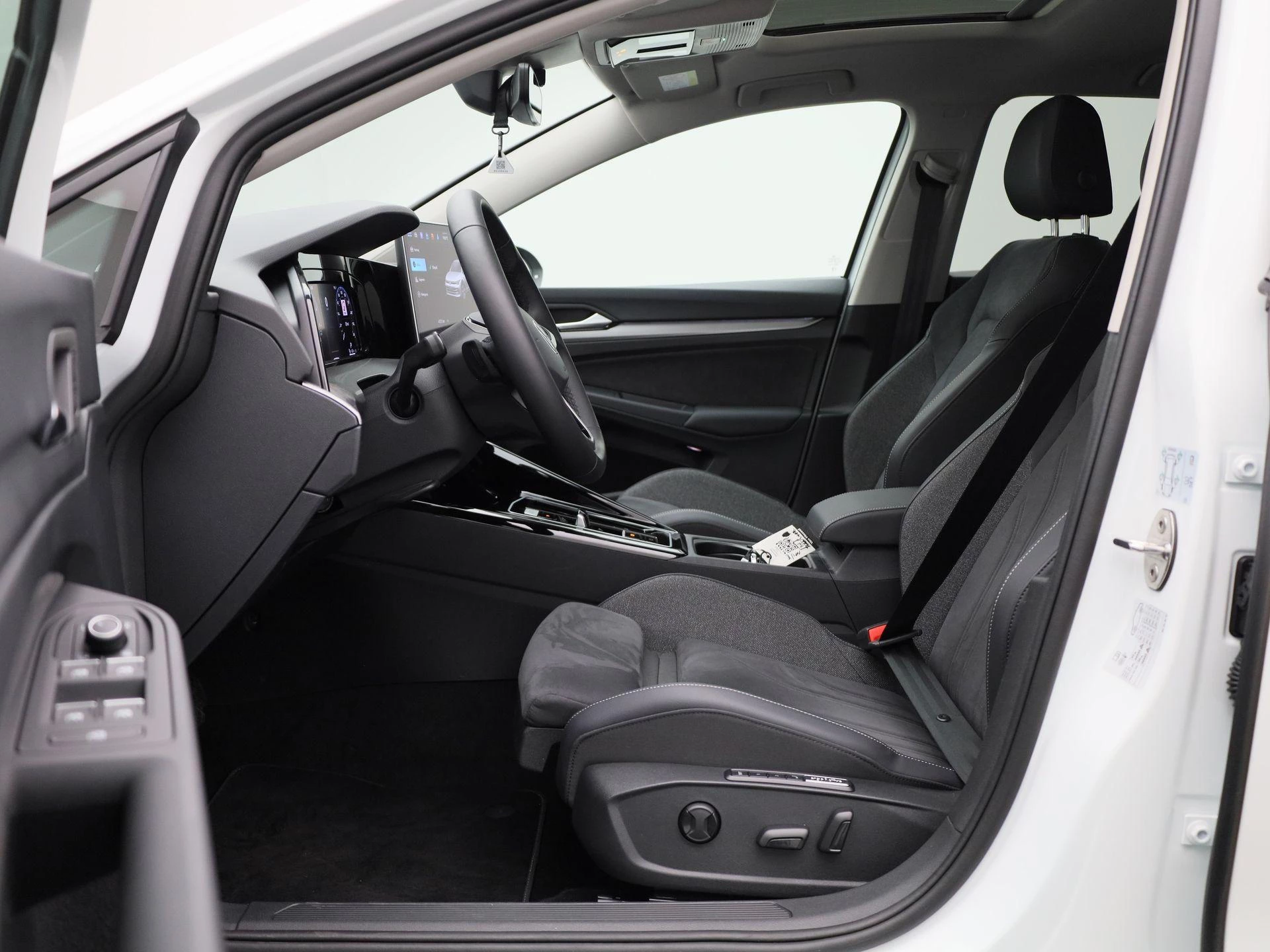 Volkswagen-Golf-image-10