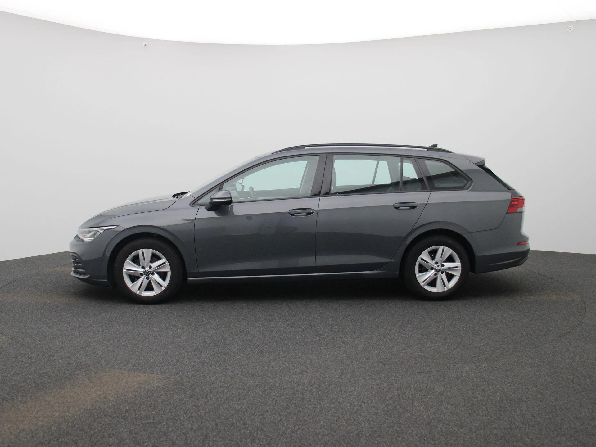 Volkswagen-Golf-image-4