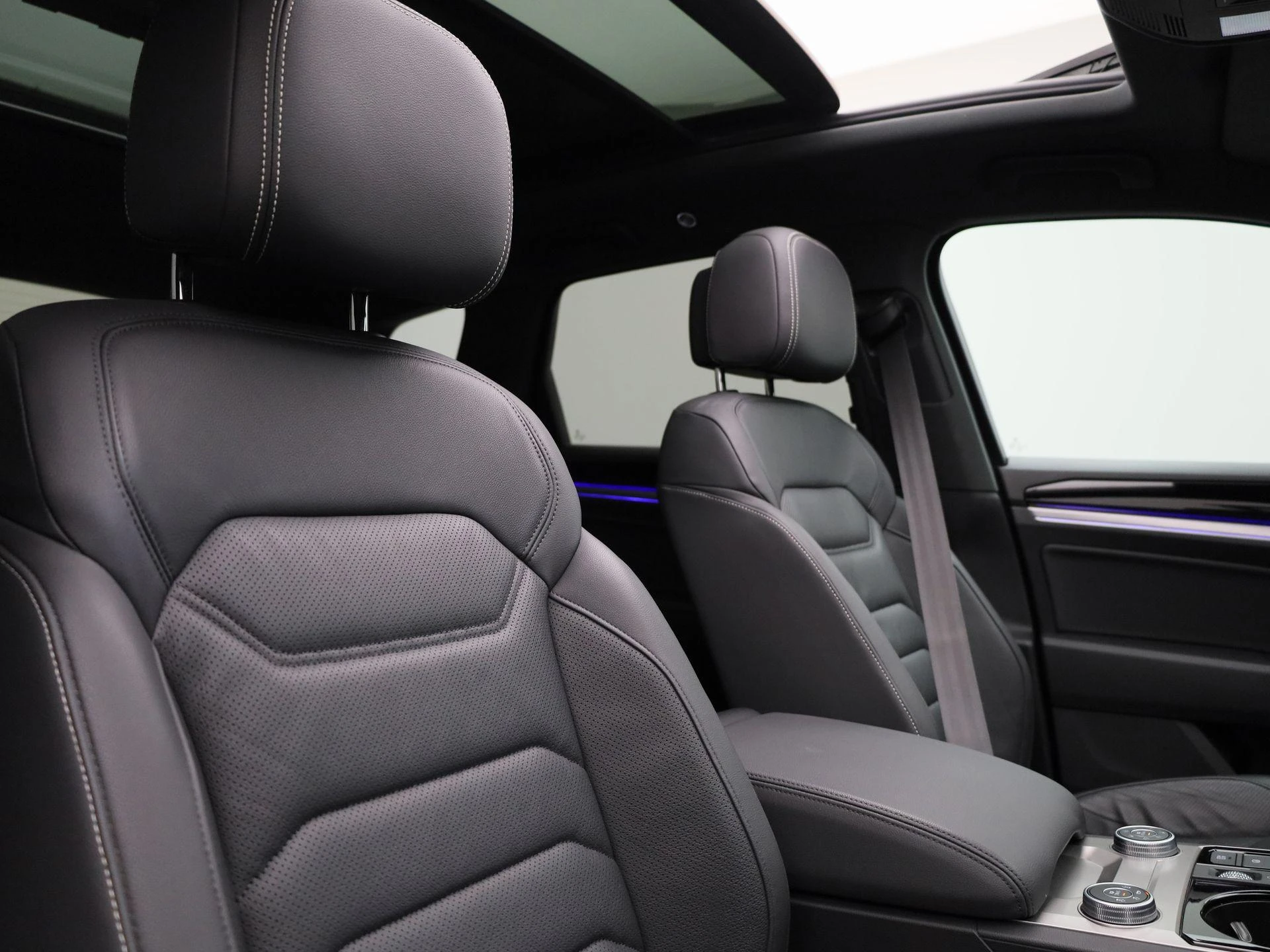 Volkswagen-Touareg-image-44