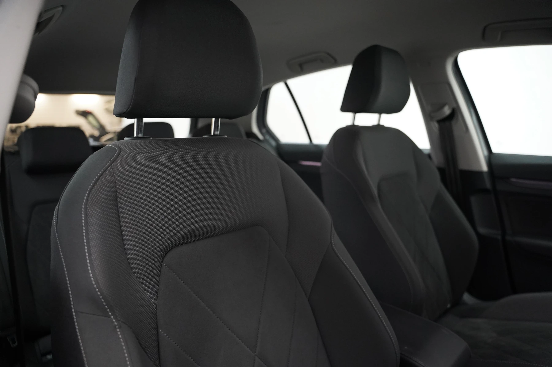 Volkswagen-Golf-image-9
