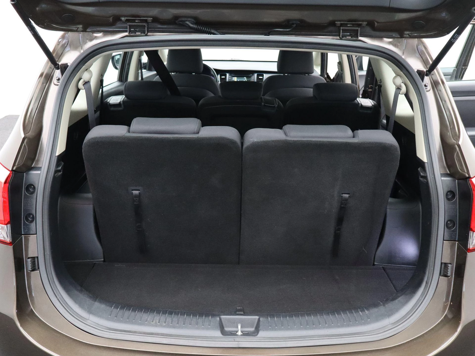 Kia Carens 1.6 GDi First Edition