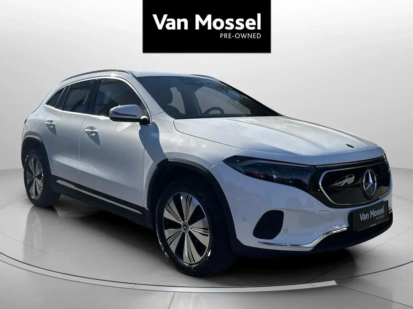 Mercedes-Benz-EQA-image-2