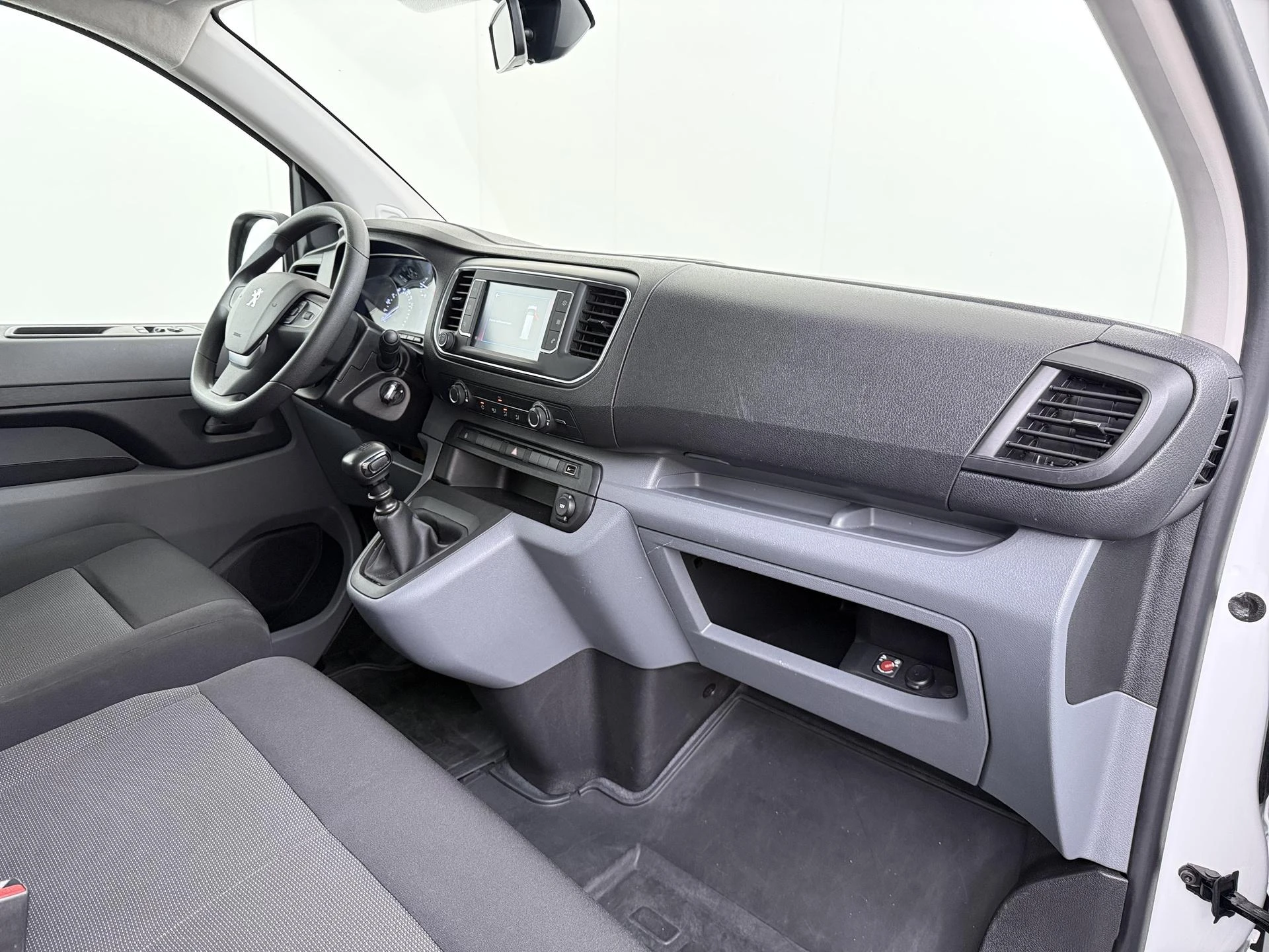 Peugeot-Expert-image-31