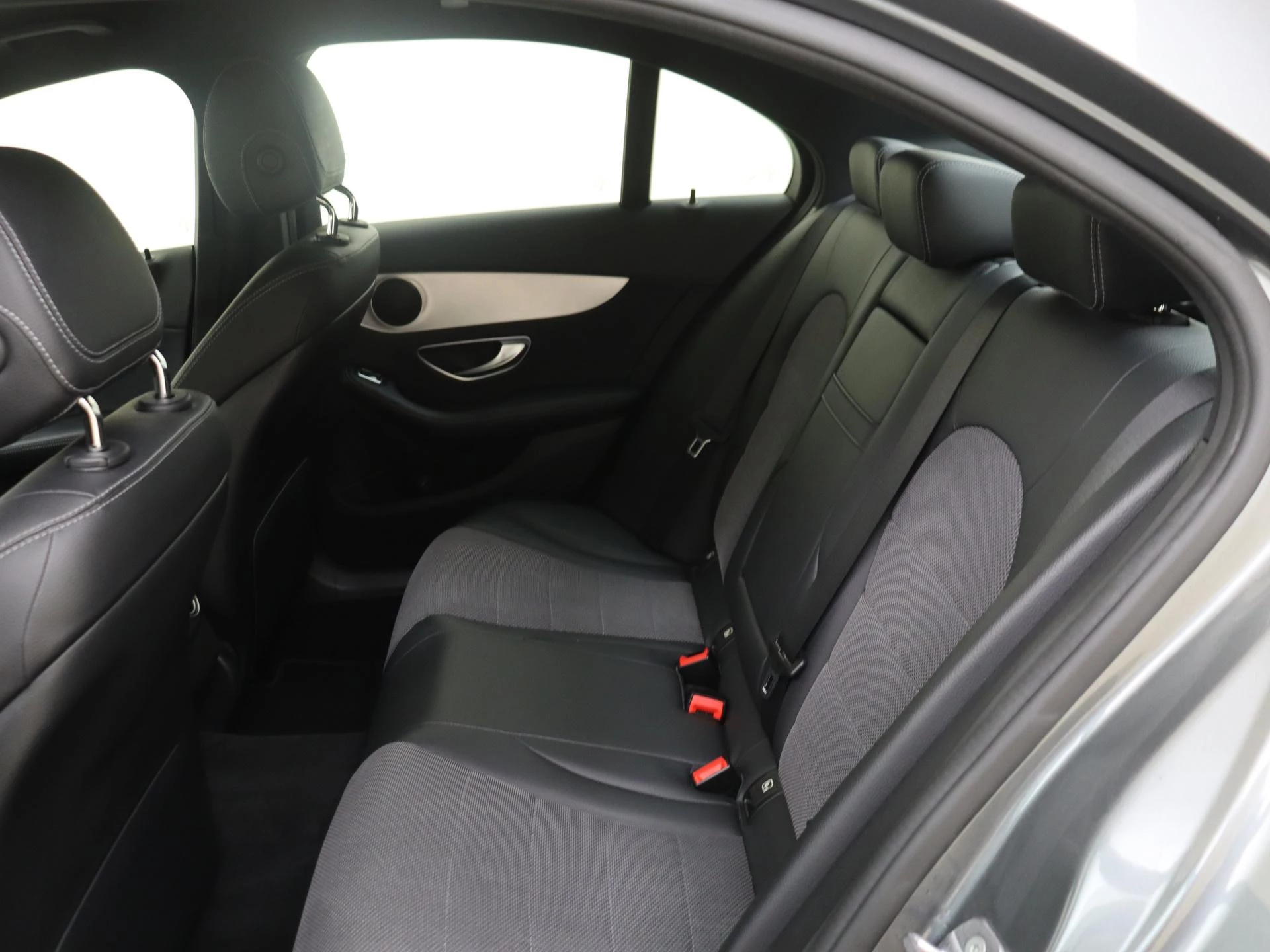 Mercedes-Benz-C-Klasse-image-13