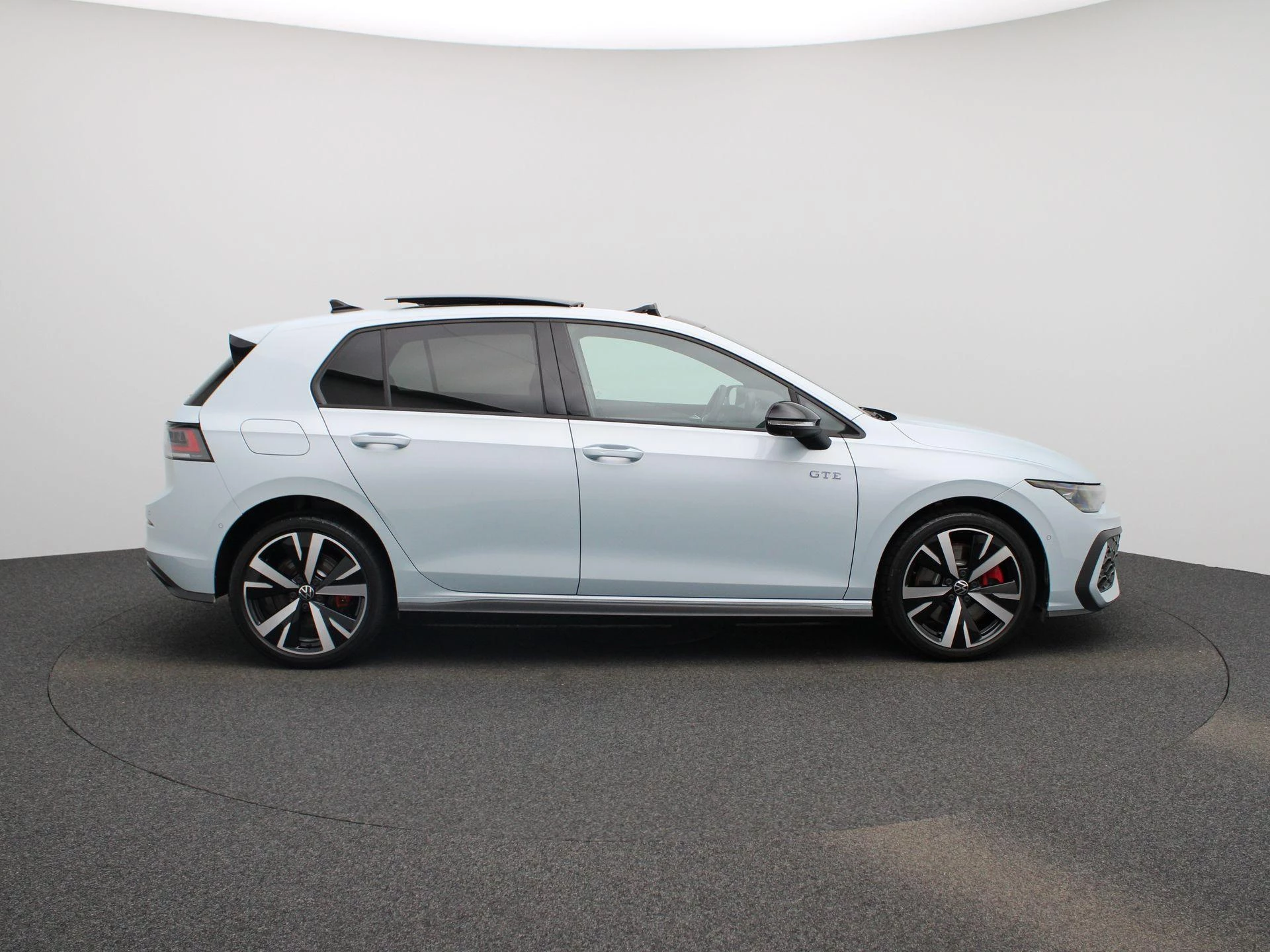 Volkswagen-Golf-image-7