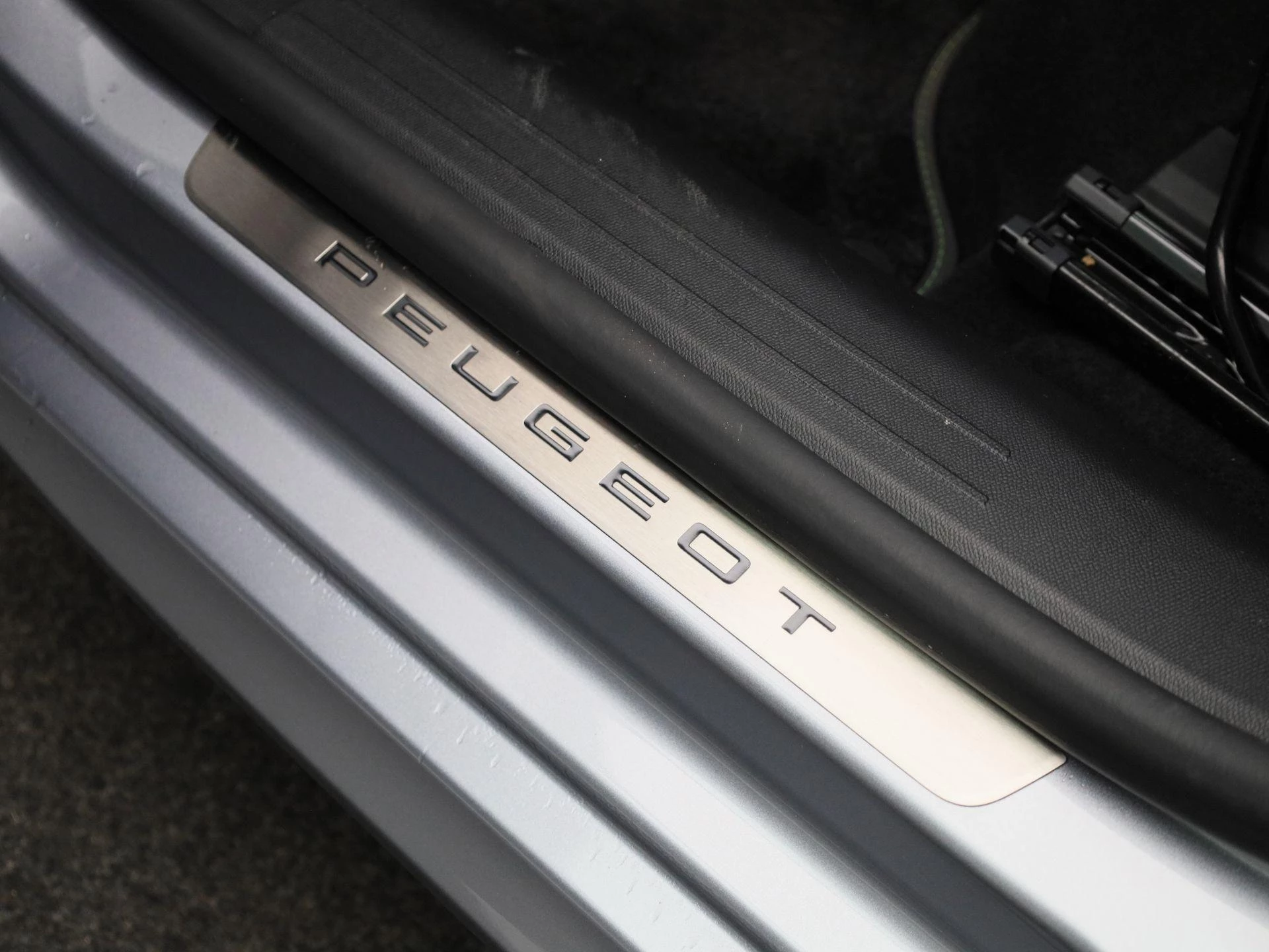 Peugeot 208 1.2 HYBRID 100 e-DSC6 GT