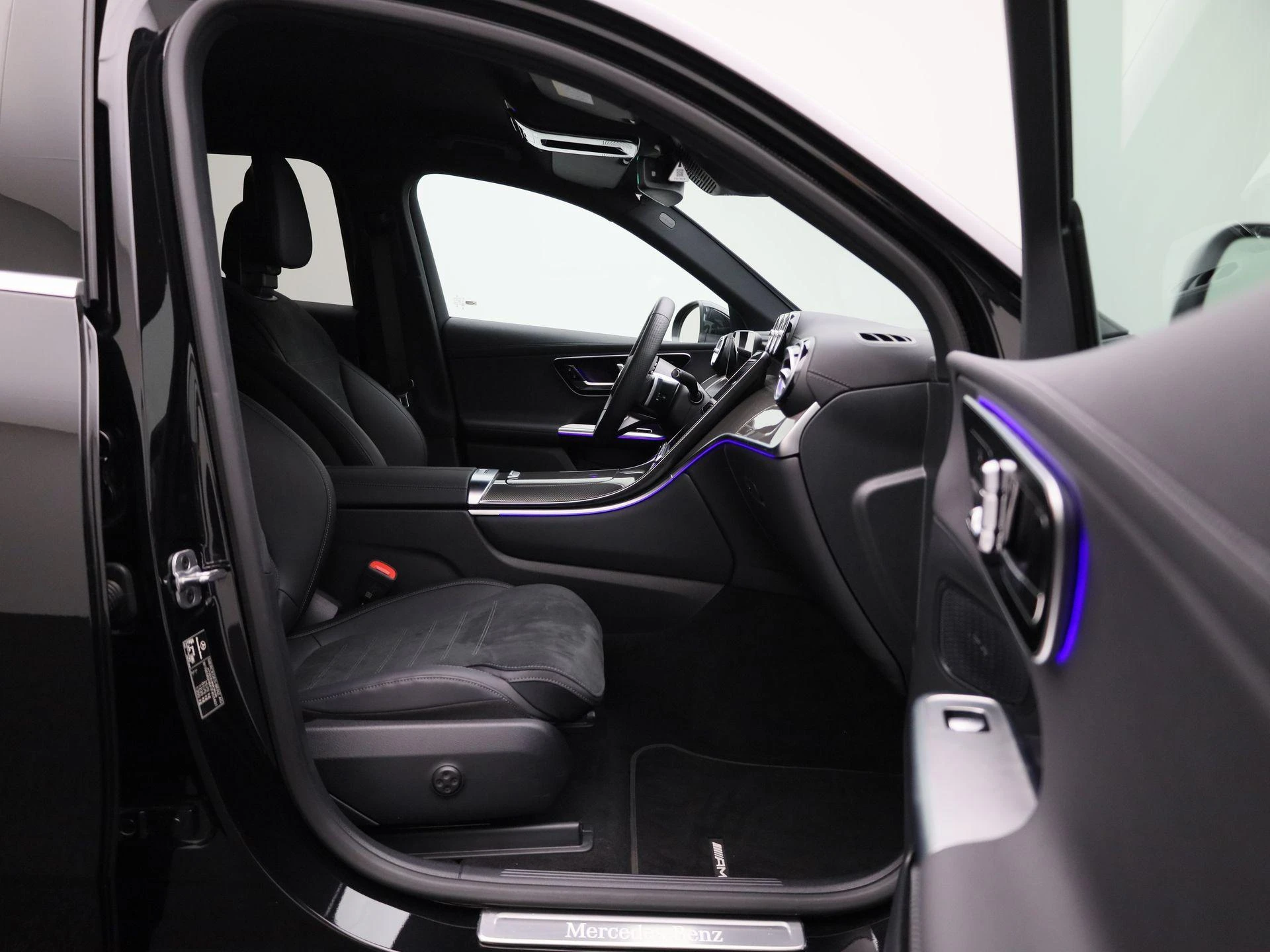 Mercedes-Benz-GLC-image-43