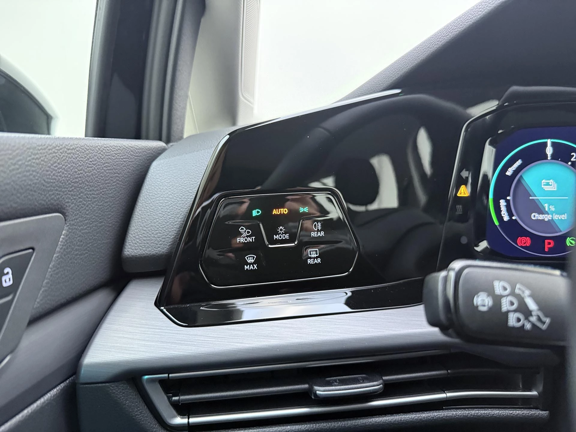 Volkswagen-Golf-image-17