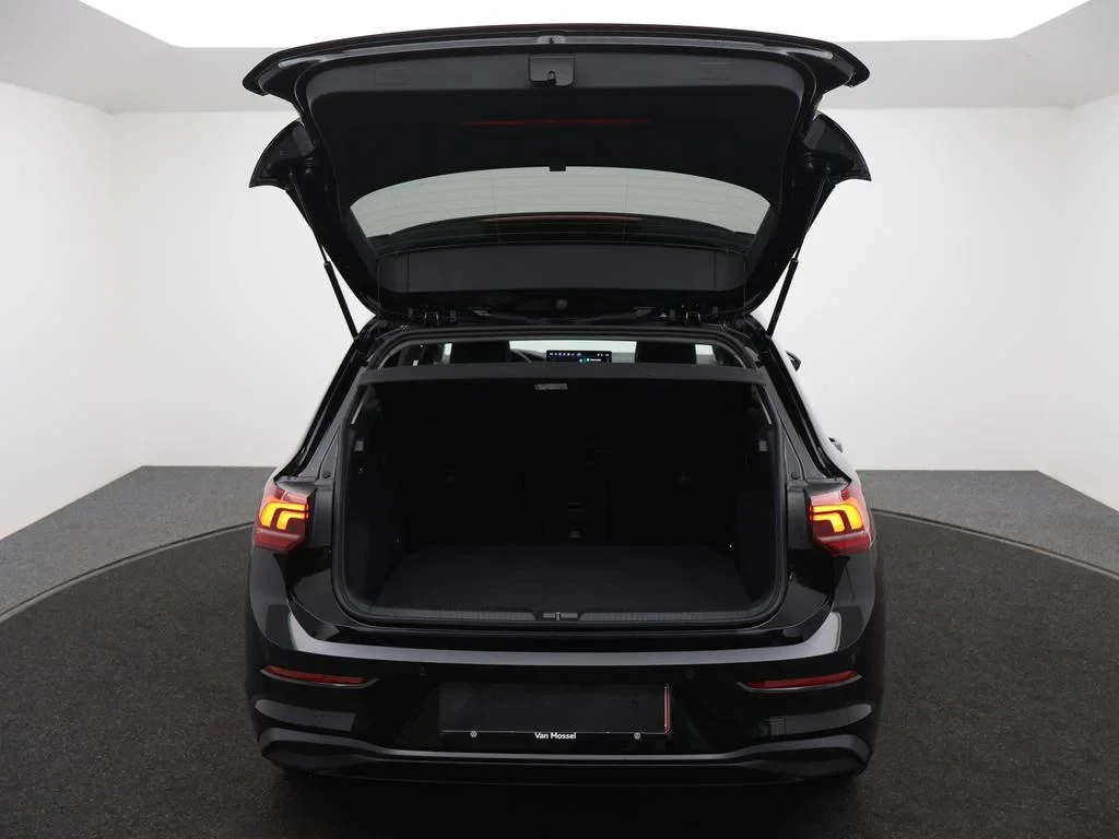 Volkswagen-Golf-image-12