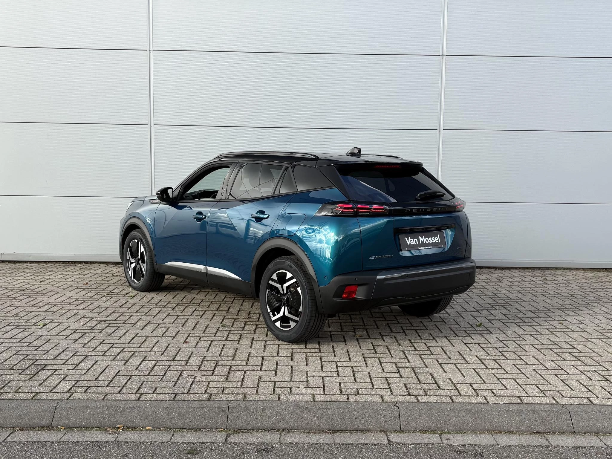 Peugeot-e-2008-image-3