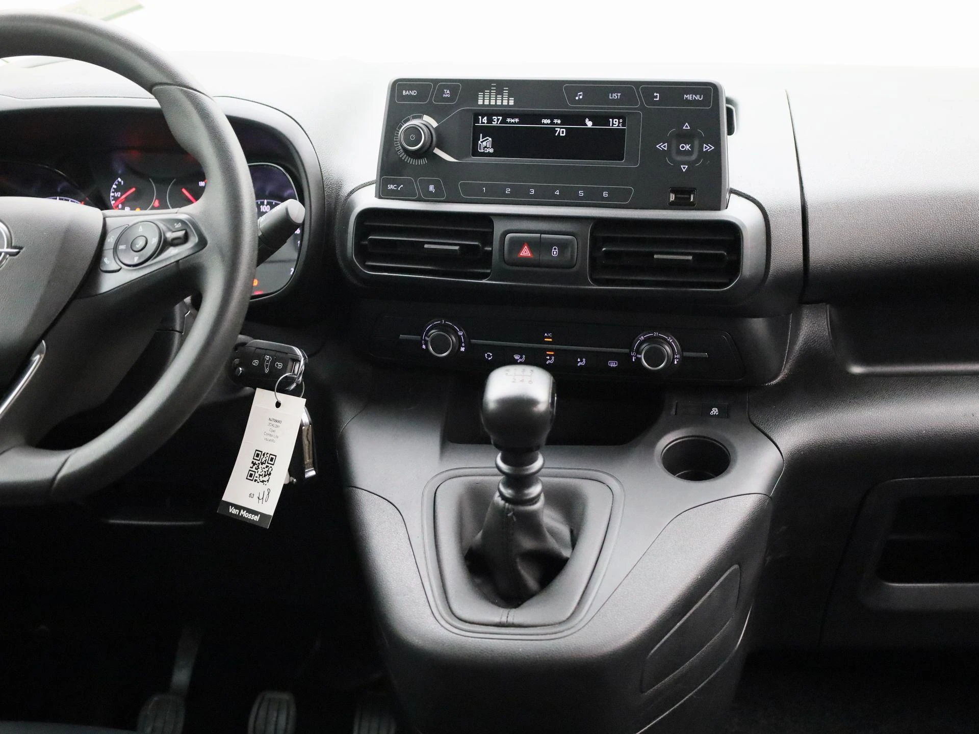 Opel-Combo Life-image-8