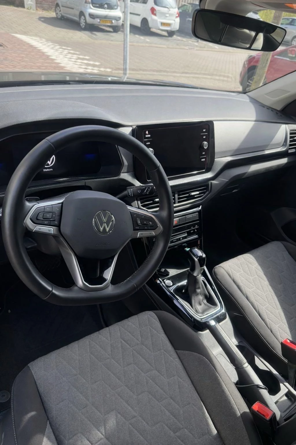 Volkswagen-T-Cross-image-5