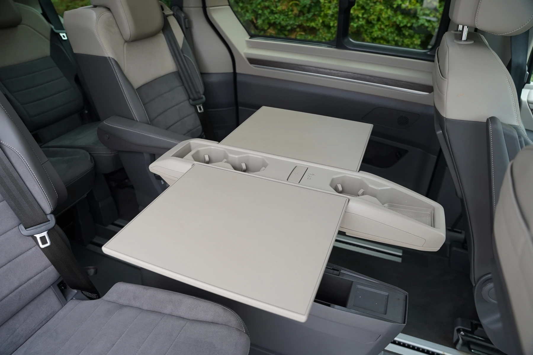 Volkswagen-Multivan-image-29