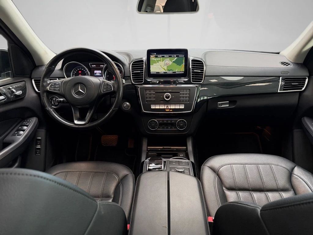 Mercedes-Benz-GLS 350 d-image-10