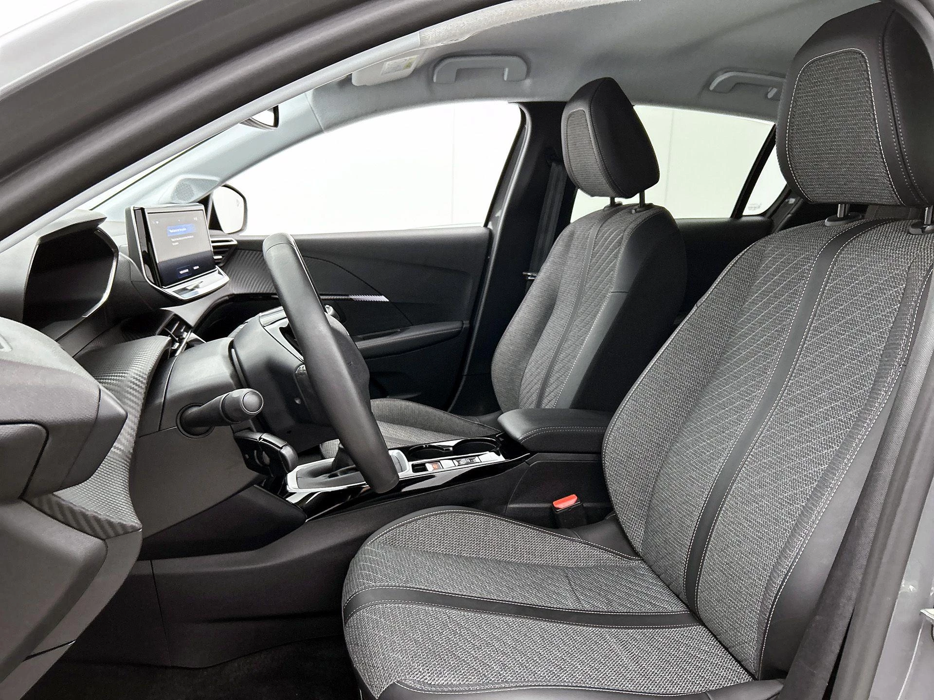 Peugeot-208-image-28