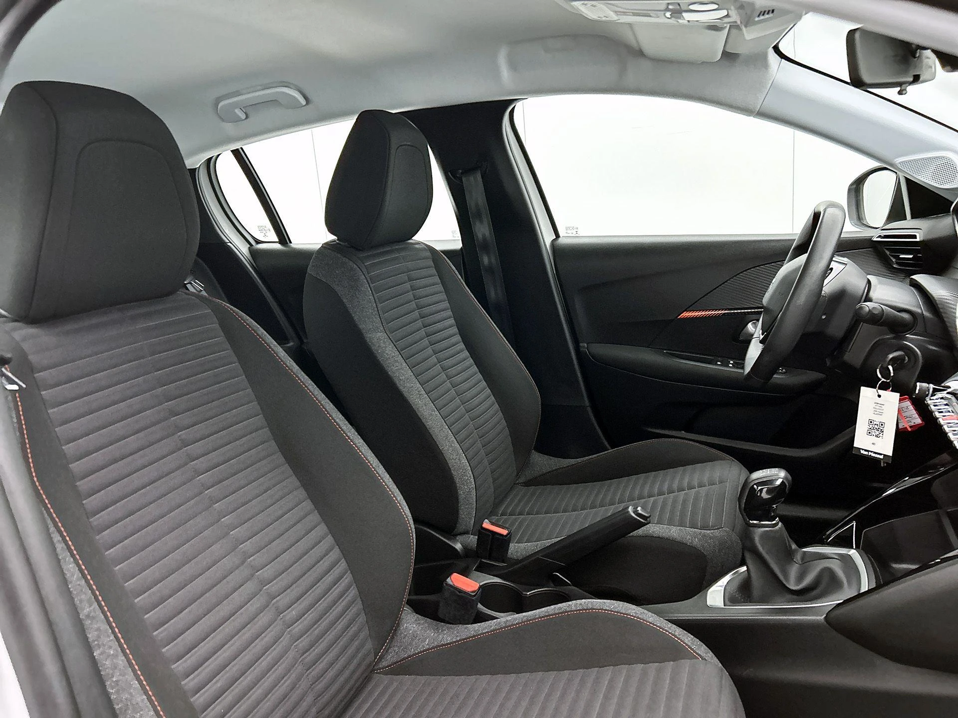 Peugeot-208-image-32