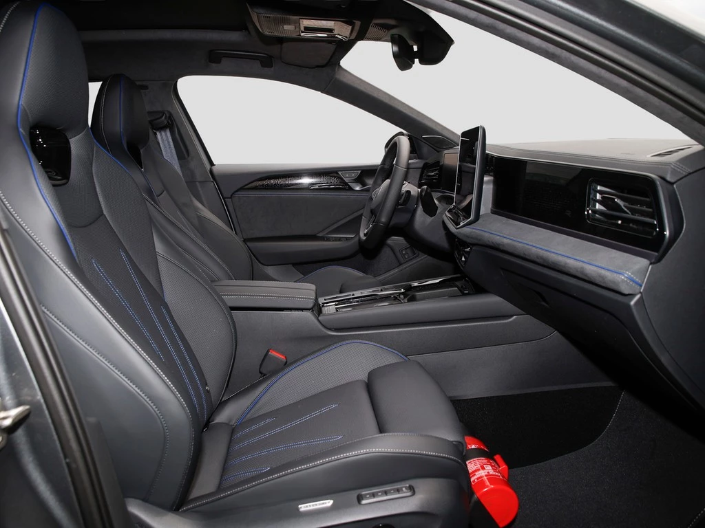 Volkswagen Passat R-Line 1,5 l eHybrid 177 PS / 85 KW 6-Gang DSG