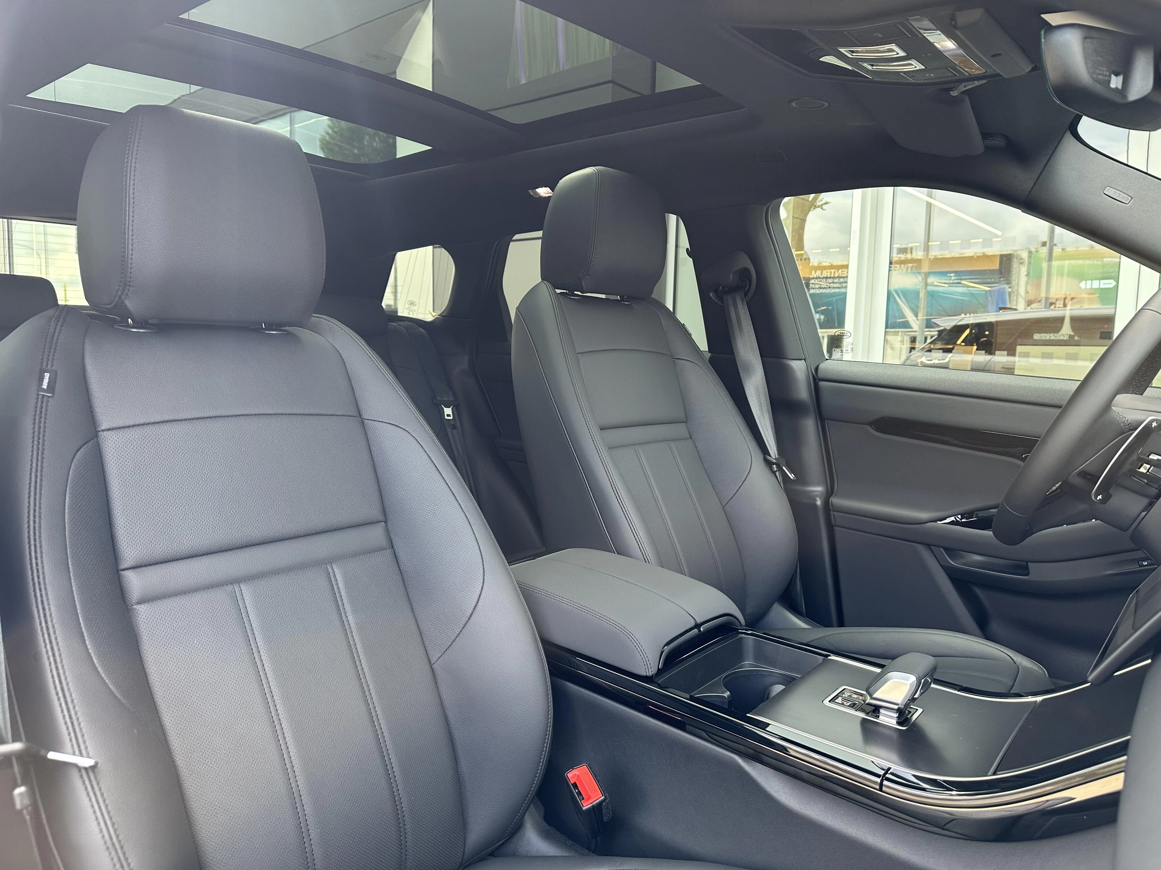 Land Rover-Range Rover Evoque-image-7