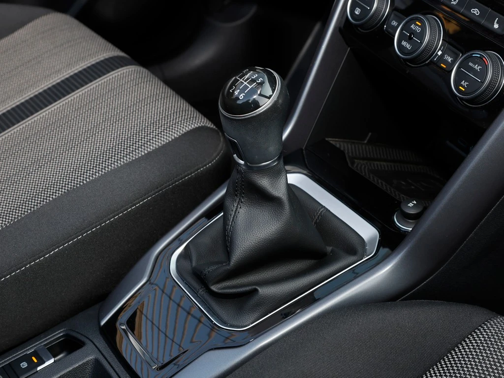 Volkswagen-T-Roc-image-8