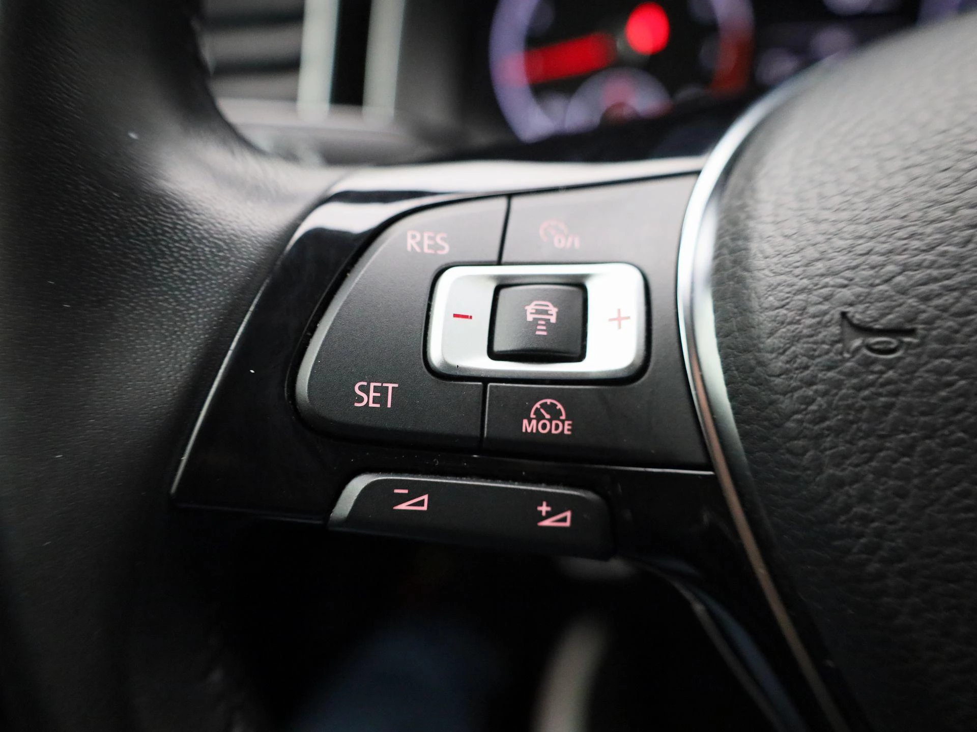 Volkswagen-Polo-image-17