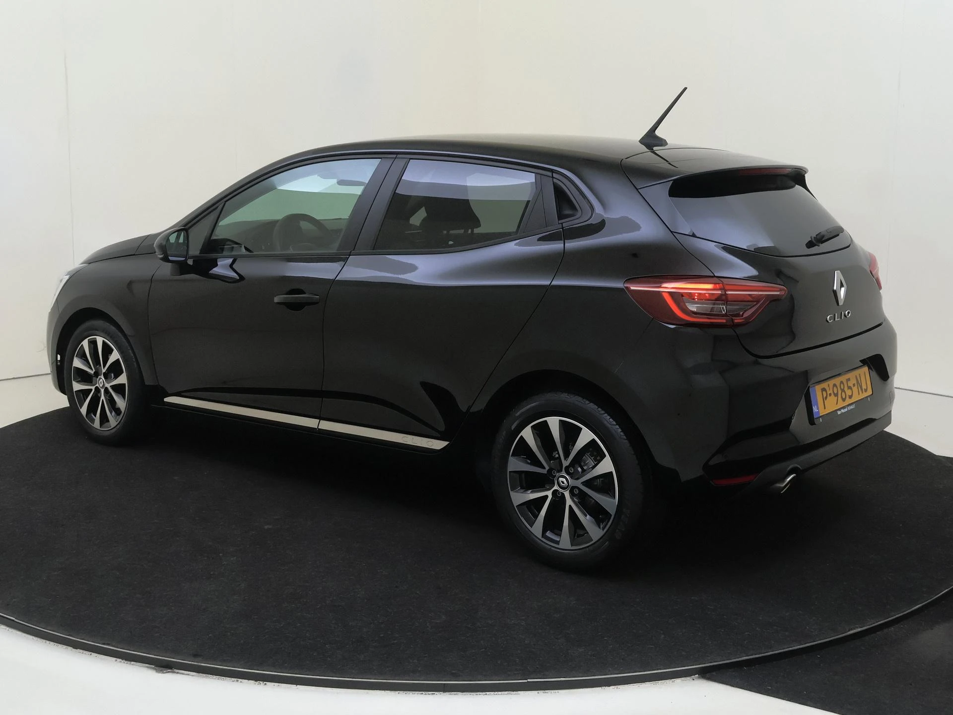 Renault-Clio-image-2